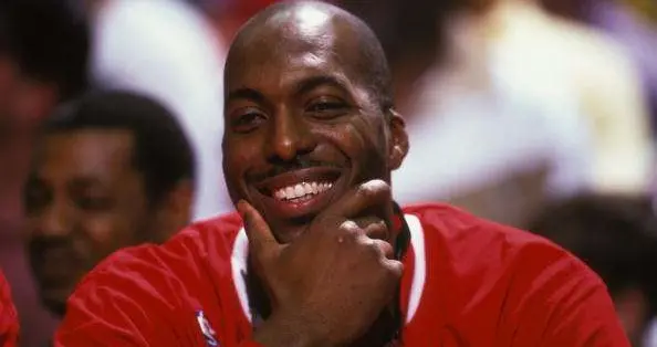 NBA有哪些球员随三支球队以上分别夺冠的？