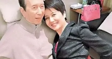 香港算命大师(黎耀祥给人看相是什么电影)