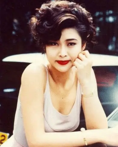 Ye Yuqing, one of the top ten porn stars in Hong Kong, a sexy goddess