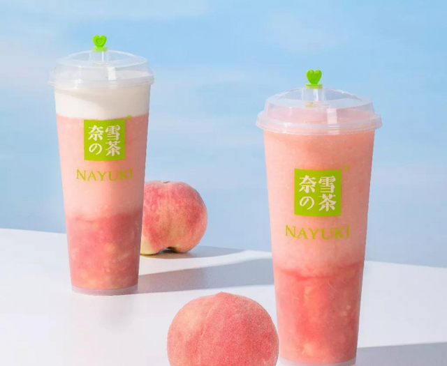 蟑螂乱爬水果腐烂对标星巴克的奈雪到头来还不如蜜雪冰城