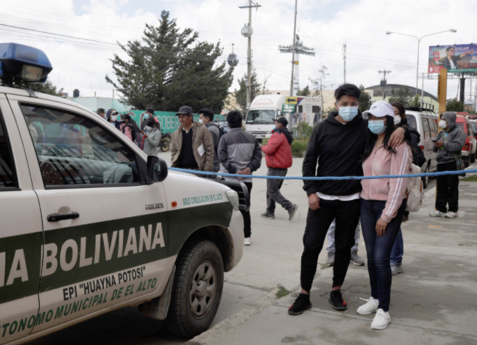 玻利维亚一大学护栏断裂致7人坠亡现场极其恐怖