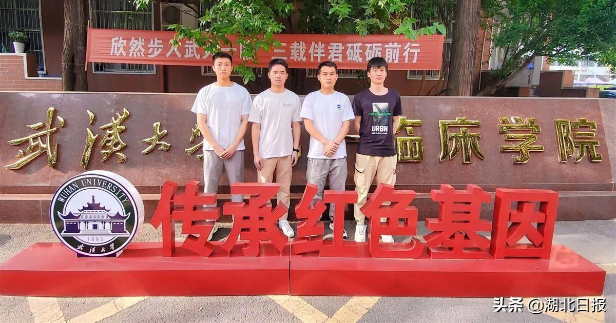 4名武大医学生街头联手救人