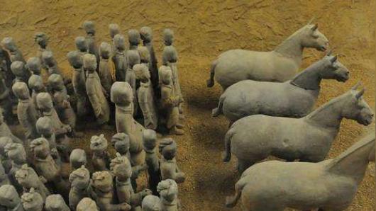 江苏西汉楚王墓，出土4千兵马俑和珍贵玉棺，堪称缩小版秦始皇陵