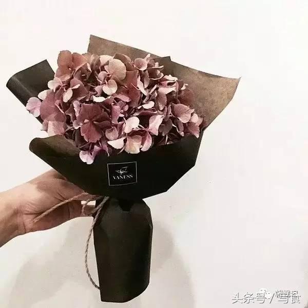 情人节送男友什么礼物好男生永远不懂，为什么总要在情人节送礼物