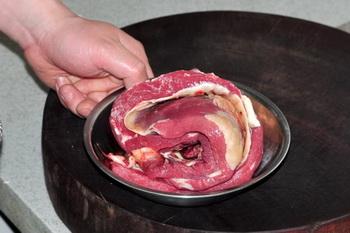 牛肉盖饭的做法，牛肉盖浇饭最简单的做法（超辣超爽的泡椒牛肉盖饭做法）