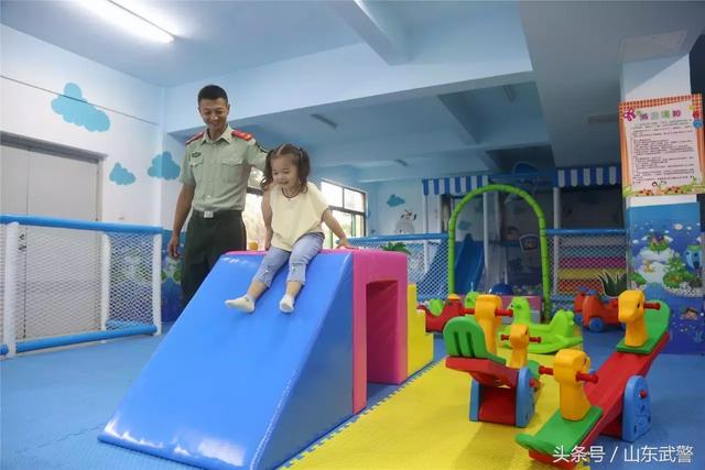 情人节送老公什么礼物“七夕”当天，上士班长送给妻子的情人节礼物~一把钥