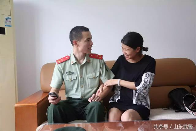 情人节送老公什么礼物“七夕”当天，上士班长送给妻子的情人节礼物~一把钥