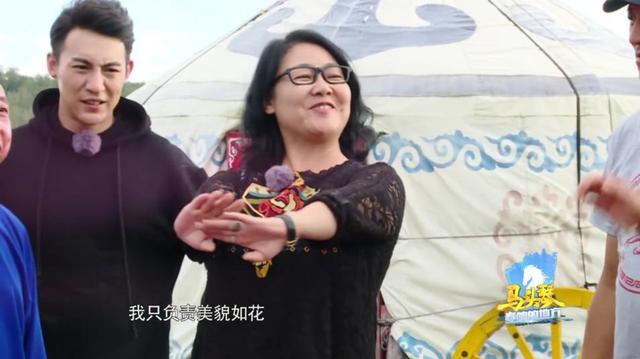 黄渤两个女儿正脸照，这个母亲不简单