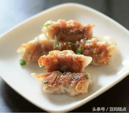8種美味鍋貼的做法 幾分鍾就能輕松搞定！ 熱愛美食 第7张