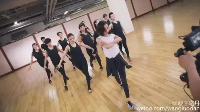 王珞丹憑什麼秘籍練出了蝴蝶腰？ 健身減肥達人 第10张
