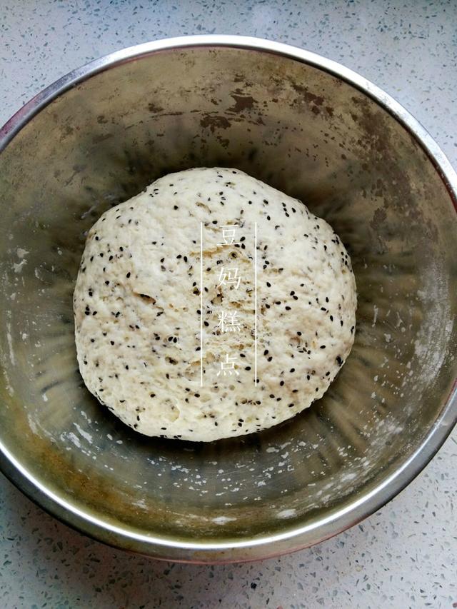 黑芝麻的另類吃法，芝麻醬花生醬做成卷子濃濃香 熱愛美食 第4张