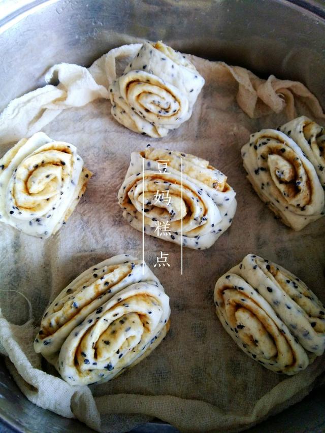 黑芝麻的另類吃法，芝麻醬花生醬做成卷子濃濃香 熱愛美食 第9张