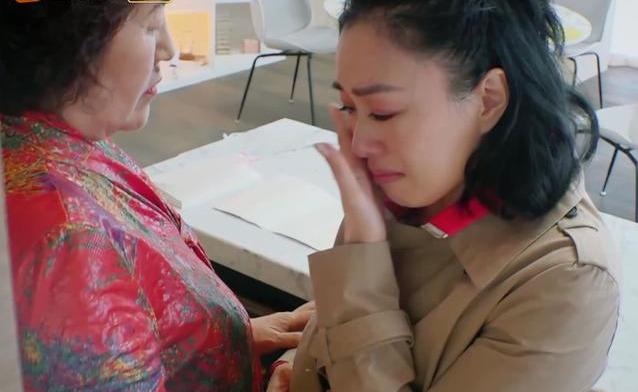賈乃亮媽媽親手為李小璐洗腳，替兒維持婚姻，卑微又心酸 娛樂八卦吃瓜 第8张