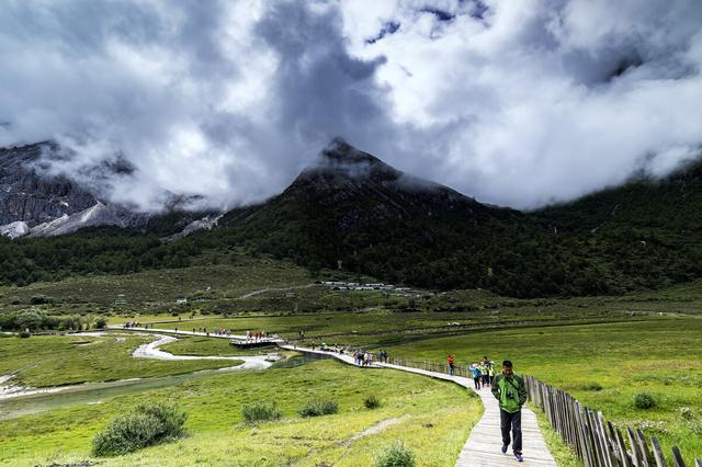 亚丁稻城旅游攻略，稻城亚丁游玩的最详细攻略（稻城亚丁超详细深度游玩攻略来啦）