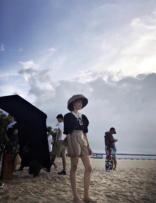 姚晨狀態好，曬全身美照穿短褲秀長腿，手捧冰淇淋真「吃貨女神」 娛樂八卦吃瓜 第5张