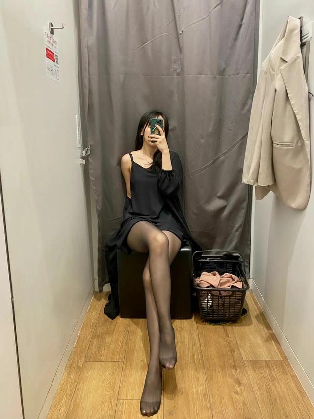 优衣库试衣间怎么用（优衣库的试衣间这么大啊）