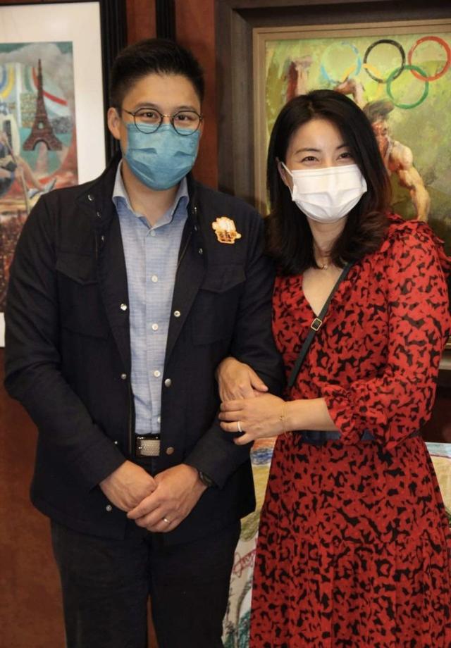 郭晶晶穿旗袍式上衣出席活動，蕾絲面料顯典雅，越來越像闊太太 娛樂八卦吃瓜 第7张
