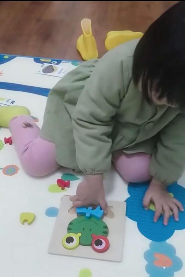 给两岁女儿买什么礼物,2岁小姑娘适合什么礼物