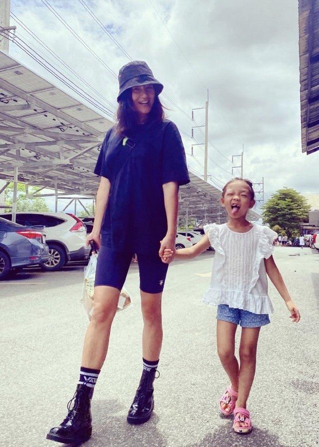 瞿穎胡兵關系太好！瞿穎49歲生日胡兵送祝福，兩人合照顏值沒變化 娛樂八卦吃瓜 第6张