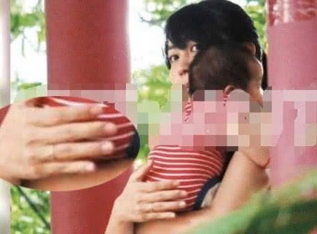 明道官宣結婚生子！和妻子王婷萱帶娃被拍，當新手奶爸也很幸福 娛樂八卦吃瓜 第3张
