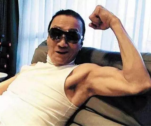 謝賢詮釋舊式花花公子，2000萬換美女13年青春？84歲的他有多威武 娛樂八卦吃瓜 第6张