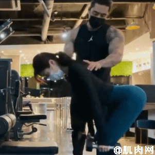 曾因顏值低被罵滾出娛樂圈，練出健美的身材後，讓一眾網友服氣了 街拍正妹 第8张