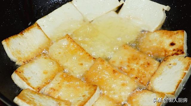 豆腐這樣做，沒有肉卻吃出肉味，燉一鍋真饞人 熱愛美食 第11张