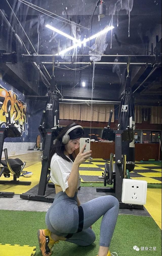 山東高顏值性感芭比，靠運動練出健美身材，回眸一笑百媚生 街拍正妹 第11张
