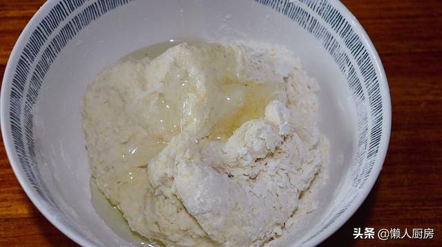 外面賣20元一份的茴香小油條，自己在家做，2元麵粉能做超多 熱愛美食 第5张