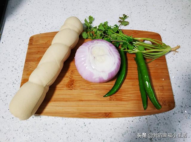 情人节送老公什么已婚夫妻的情人节，有做饭的，有送礼物的，这就是普通家庭