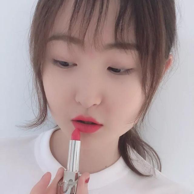 最流行的桃红色口红，涂了这支口红