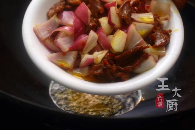 牛肉洋葱怎么炒，洋葱炒牛肉怎么炒得好吃（冬日里来一道牛肉炒洋葱）