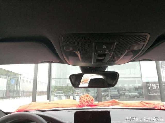 情人节送什么给男朋友给媳妇春节和情人节的礼物，喜提奔驰GLA 200极地限量版