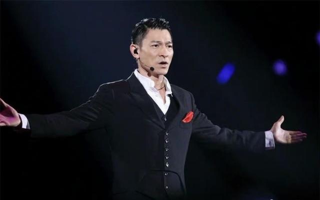 劉德華不愧頂級男神，60歲依舊帥氣逼人，比小12歲郭德綱更年輕 娛樂八卦吃瓜 第1张