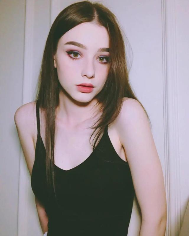 俄羅斯小仙女有多撩人？21歲美得不可方物，天使長相身材迷人 街拍正妹 第2张