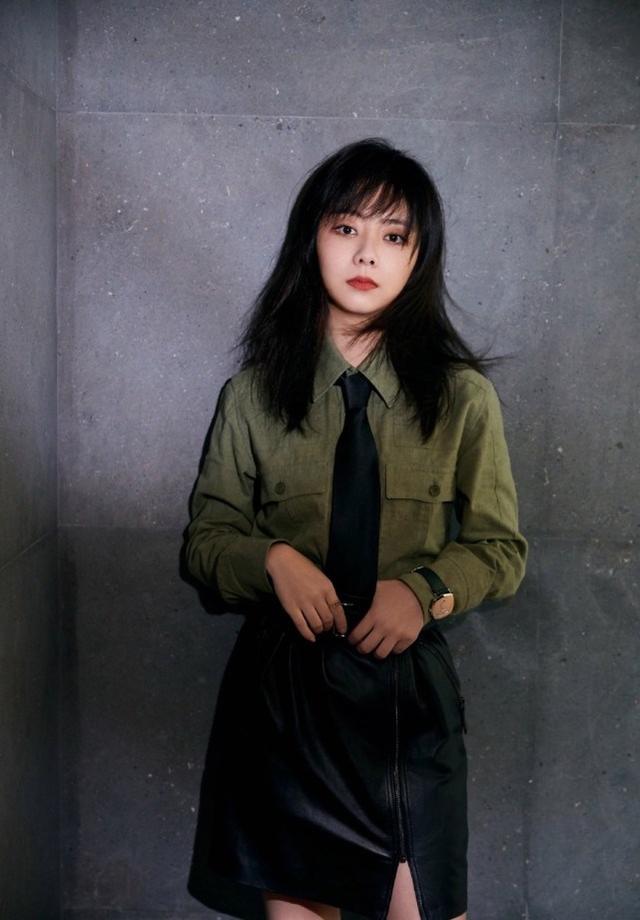 譚松韻拍攝畫報釋出！身穿一身奶油白色連衣裙，溫柔甜美似公主 娛樂八卦吃瓜 第4张