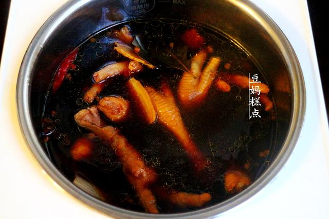 愛吃雞爪的別錯過！電飯煲簡單一燜，孩子都得搶著吃 熱愛美食 第11张
