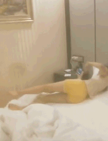 女朋友和她妈妈，我该送什么礼物？网友：哪个是她妈妈？哈哈哈 送女朋友什