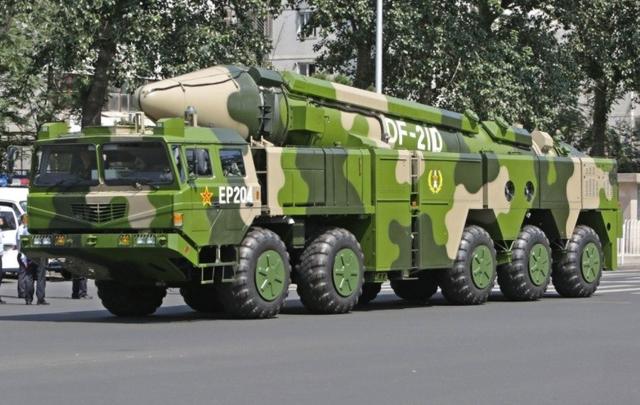 卫星在中国沙漠发现美“航母”，还会动！美媒：那是DF-21的靶子