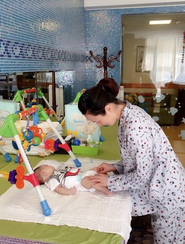 陳建斌夫婦為二胎慶生舊照曝光！蔣勤勤高齡生二胎，四口人太恩愛 娛樂八卦吃瓜 第6张