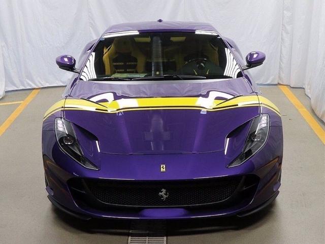 纯正的赛道利器 紫色涂装回头率高  法拉利 812 Superfast