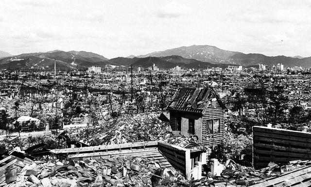 核反应方程式写法（1公斤铀235裂变后能释放多少能量）