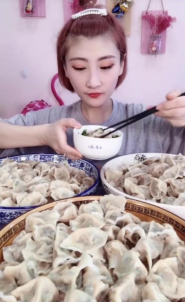 連吃自助餐3小時後，自稱食量大的網紅吃播，反被3處細節打臉 娛樂八卦吃瓜 第5张