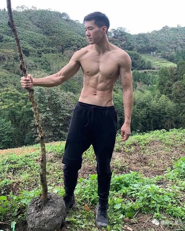 擼鐵5年蛻變肌肉型男，腹肌人魚線撩妹無數，健身果然是把整容刀 健身減肥達人 第13张