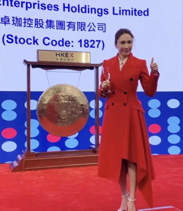 黎姿曬運動背影照片，穿短背心配高腰健身褲，一身肌肉哪像49歲？ 娛樂八卦吃瓜 第7张
