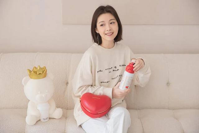表白话语100字左右感动,表白送女孩子什么礼物好