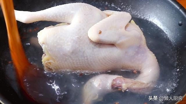 天熱就這樣吃雞肉，這是懶人版家常鹽水雞的做法，學會可以擺攤了 熱愛美食 第11张