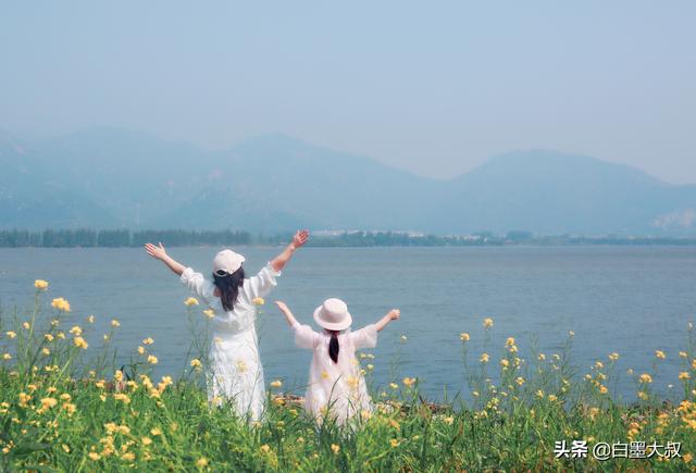 安庆防洪主题湿地公园位于美丽的石塘湖畔,环城北路中段.