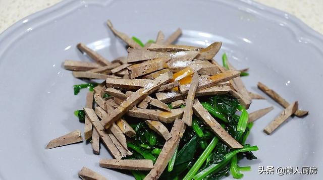 菠菜怎麼做好吃？豬肝怎麼做好吃？天氣炎熱，教你這樣涼拌著吃 熱愛美食 第17张