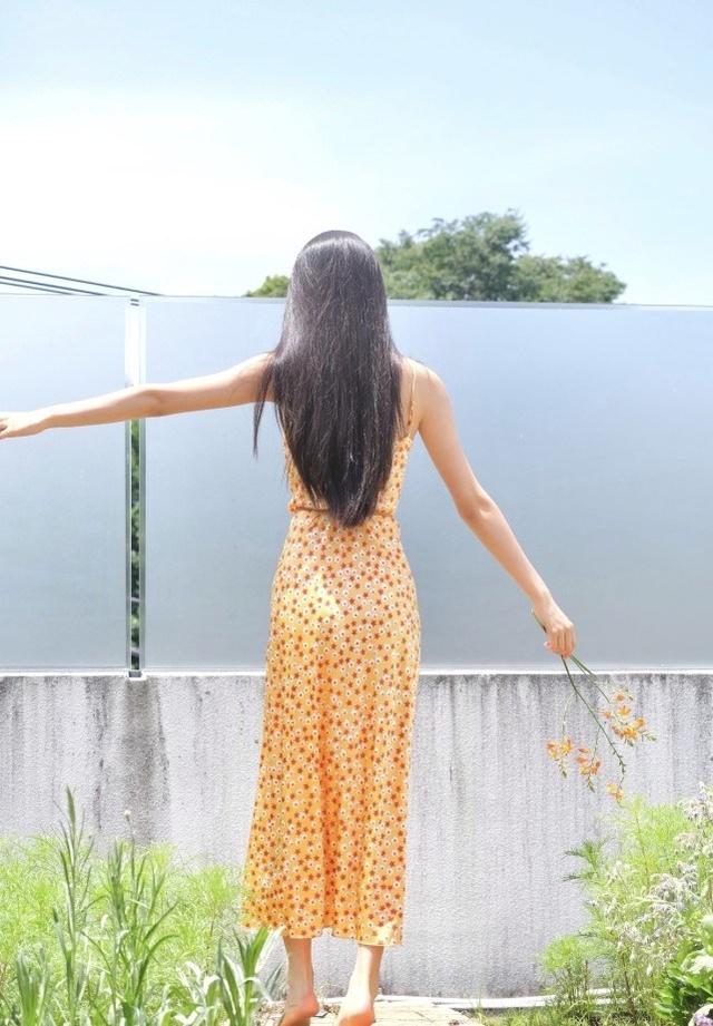 木村光希衣品提高！穿亮黃色碎花連衣裙卻撞衫劉雯，向偶像致敬？ 娛樂八卦吃瓜 第5张